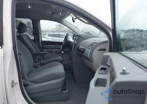 2010 Chrysler Town & Country Touring из США, поврежденный, VIN 2A4RR5D15AR176055